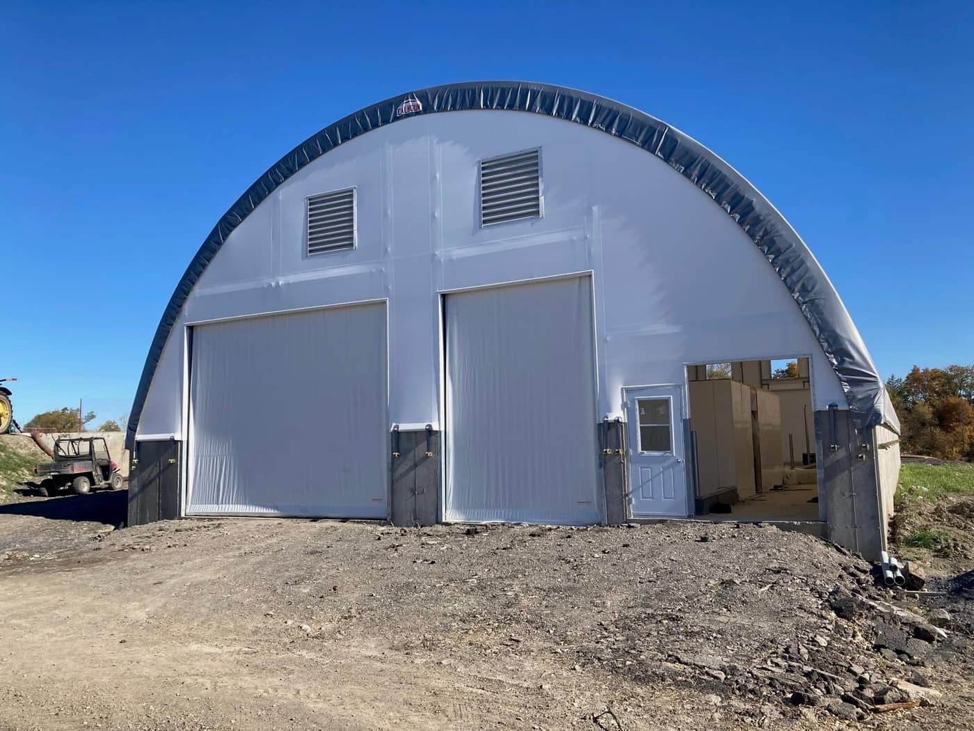 Bâtiment agricole, réalisation de Portes de garage Trudeau en Montérégie Ouest