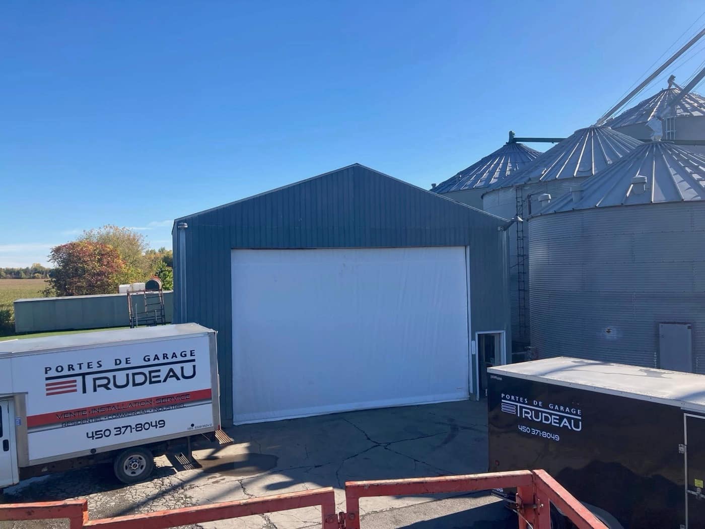 Projet commercial, réalisation de Portes de garage Trudeau en Montérégie Ouest