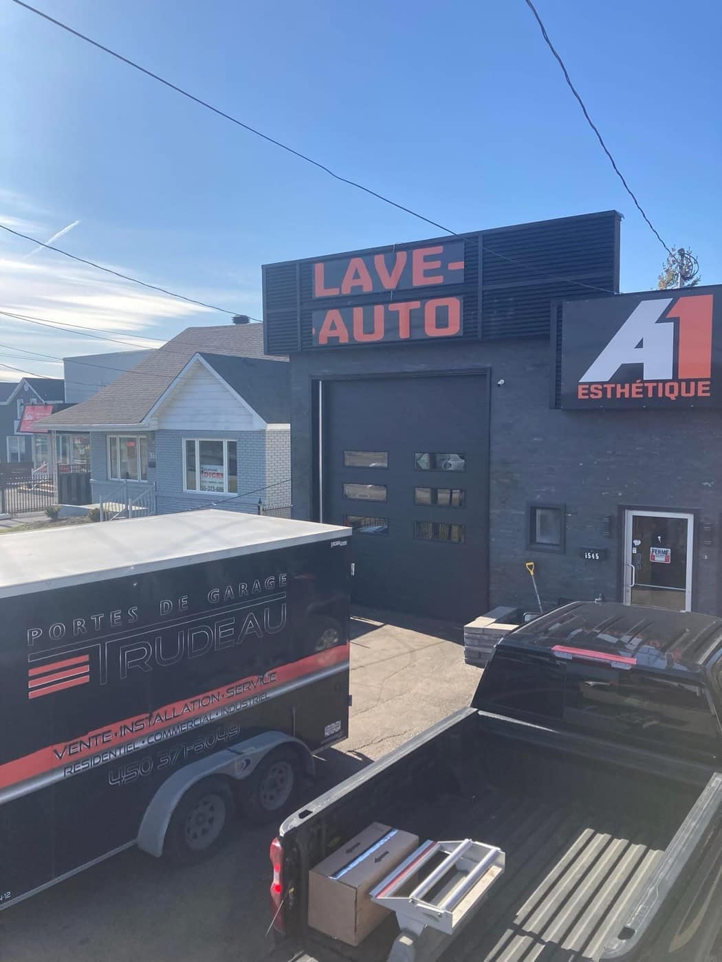 Porte commerciale, réalisation de Portes de garage Trudeau en Montérégie Ouest